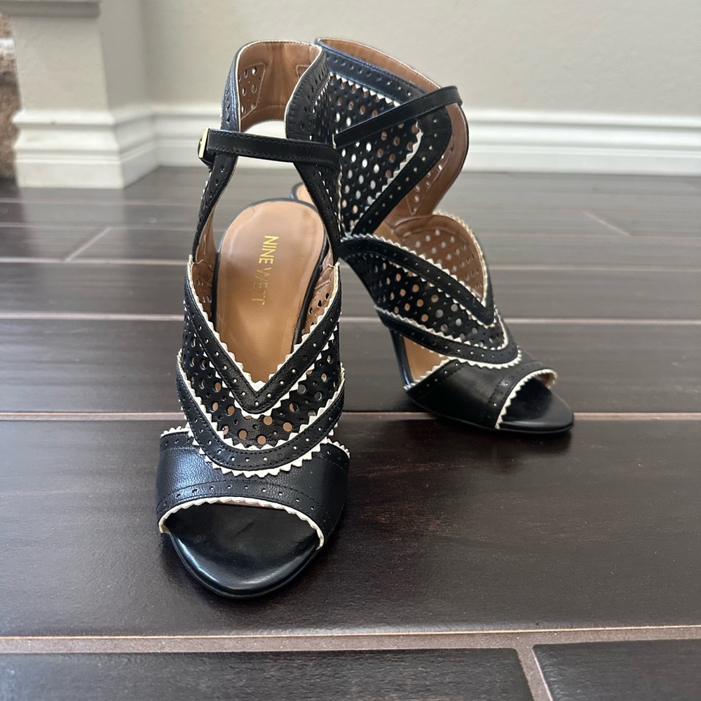 Nine West black/white sandals size 5M